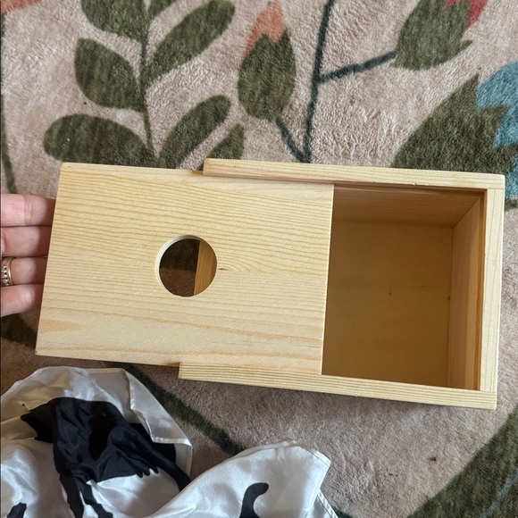 Sarah’s Silks Wooden Silk Pull Box Slide Lid Farm Cow Silk - Picture 3 of 9